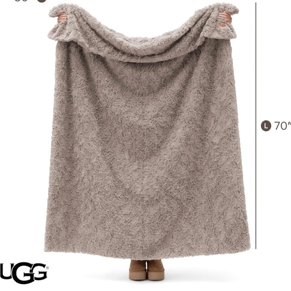 UGG Cozy Faux Fur Throw Blanket - Picture 2 of 4
